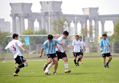 昨夜欧洲杯：法国1-0德国，胡梅尔斯乌龙；C罗双响创造历史｜马茨·胡梅尔斯｜c罗｜诺伊尔｜本泽马_网易订阅